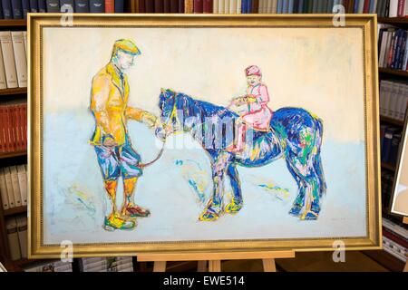 Berlino, Germania. Il 24 giugno 2015. Un dipinto dal titolo "Pferd in Royalblau' (lit. Cavallo in blu royal) dall artista Nicole Leidenfrost è presentato dal Presidente tedesco Joachim Gauck a British Queen Elizabeth II. come un dono in Bellevue Palace a Berlino, Germania, 24 giugno 2015. La foto mostra la regina, che era nato nel 1926, all'età di 9 come lei cavalca un pony. Leidenfrost ha creato la pittura in aprile 2015 dopo essere stato commissionato dall'ufficio del Presidente della Repubblica Federale Tedesca. La British Queen e suo marito sono sulla loro quinta visita di Stato in Germania. Credito: dpa picture alliance/Alamy Live News Foto Stock