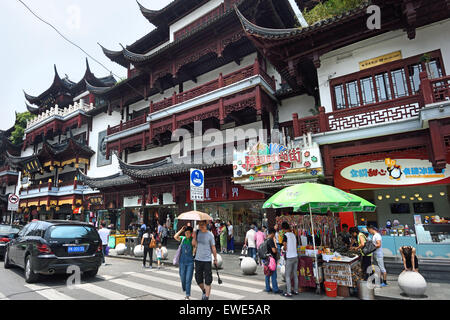 Il Giardino di Yuyuan Bazar fondata dalla dinastia Ming Pan famiglia ' Old City Shopping area Cina Shanghai classica architettura cinese Foto Stock