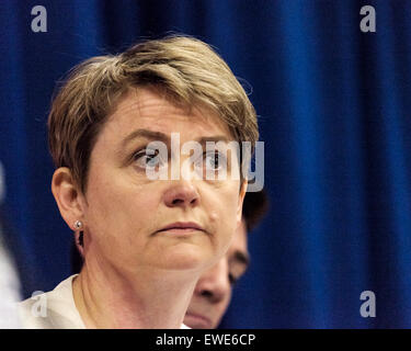 Yvette Cooper alla leadership laburista il dibattito in sede di Fabian conferenza estiva 2015 il 06/06/2015 Foto Stock