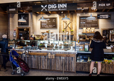 New York City,NY NYC,Manhattan,Lower,Battery Park City,Brookfield Place,shopping shopper shopping negozi mercati di mercato di vendita di acquisto Foto Stock