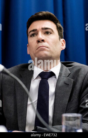 Andy Burnham a una leadership laburista il dibattito in sede di Fabian conferenza estiva 2015 il 06/06/2015 Foto Stock