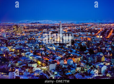 Vista aerea di Reykjavik con Chiesa Hallgrimskirkja in inverno, Islanda Foto Stock