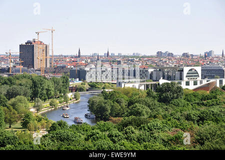 Berlino, Germania, che si affaccia sul fiume Sprea e la Cancelleria federale a Berlino Foto Stock