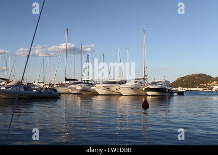 Yachts in un porto Foto Stock