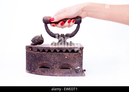 Donna mano all red manicure azienda ferro vintage Foto Stock