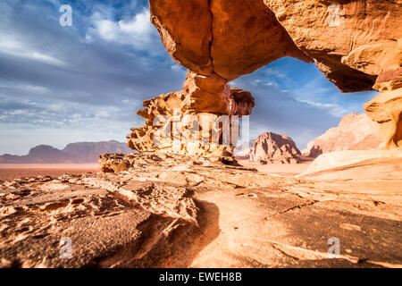 Vista panoramica di Wadi Rum desert, Giordania Foto Stock