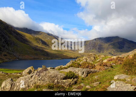 Llyn Ogwen nel profondo del cuore di Snowdonia Foto Stock