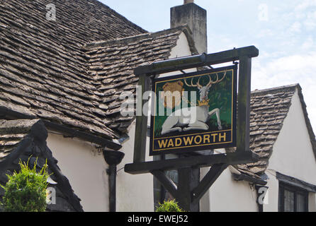 Castle Combe un pittoresco villaggio nel Wiltshire, Inghilterra REGNO UNITO White Hart Inn Foto Stock