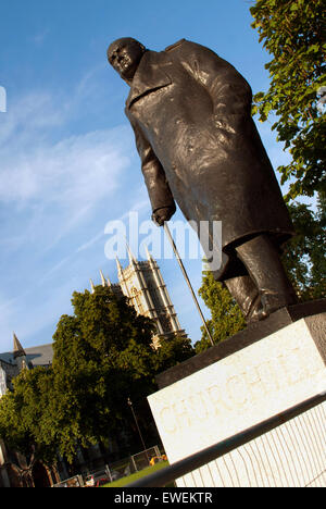 Statua di Sir Winston Churchill, la piazza del Parlamento Foto Stock