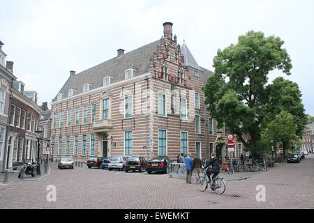 Paushuize (Casa Papale) a Kromme Nieuwgracht canal a Utrecht, inizi del XVI secolo maniero edificato per il solo Olandese, papa Adriano IV Foto Stock