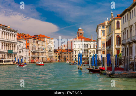 Grand canal in estate giornata soleggiata, Venezia, Italia Foto Stock