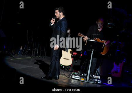 Roma, Italia. Il 23 giugno, 2015. Il Volo', la cantante lirica italiana pop trio, consistente di tenori Piero Barone e Ignazio Boschetto e baritono Gianluca Ginoble, esegue in un sold out live concerto presso l'Auditorium Parco della Musica. © Davide Fracassi/Pacific premere /Alamy Live News Foto Stock