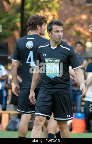 New York, NY, STATI UNITI D'AMERICA. Il 24 giugno 2015. Alessandro Del Piero in una apparizione pubblica per Steve Nash Foundation Showdown NY, Sara Delano Roosevelt Park, New York, NY Giugno 24, 2015. Credito: Abel Fermin/Everett raccolta/Alamy Live News Foto Stock