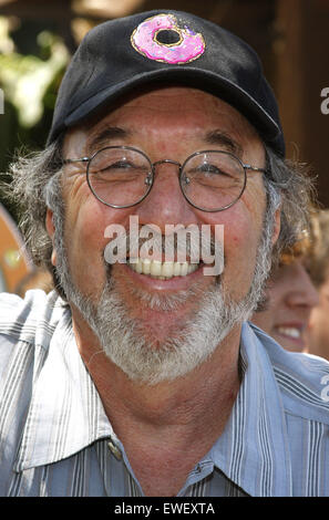 James L. Brooks assiste i Simpsons Ride celebrazione di apertura delle parti tenutasi presso l'Universal Studios di Hollywood in città universale. Foto Stock