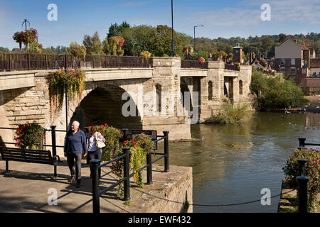 Regno Unito, Inghilterra, Shropshire, Bridgnorth, ponte sul fiume Severn dalla banca occidentale Foto Stock