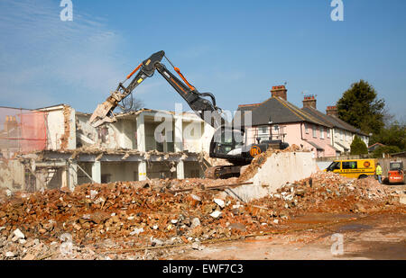 Sito di demolizione ex edificio di fabbrica, Woodbridge, Suffolk, Inghilterra, Regno Unito Foto Stock