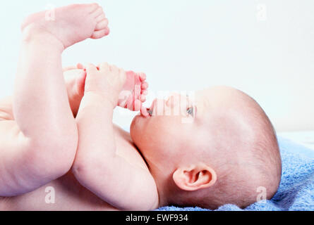 INFANTE AL CHIUSO Foto Stock