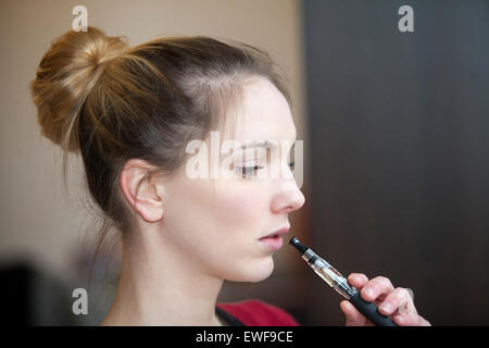Sigaretta elettronica Foto Stock