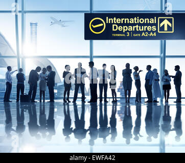 Gruppo di persone in aeroporto Foto Stock