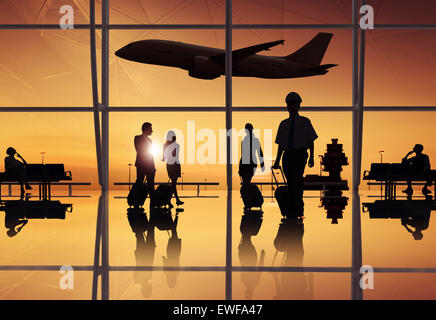 Gruppo di persone in aeroporto Foto Stock