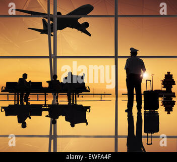 Gruppo di persone in aeroporto Foto Stock