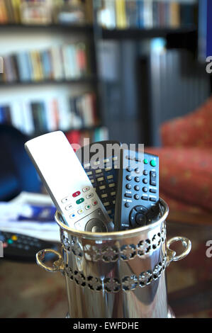 I comandi remoti a casa Foto Stock