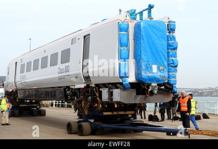 PICS FILE: Southampton, Hampshire, Regno Unito. Xii marzo, 2015. Il governo è oggi prevede di annunciare che un miliardo di sterline progetto destinato a rivoluzionare i servizi ferroviari su Great Western mainline è in ritardo e massicciamente sui budget. Essa potrebbe significare una flotta di Giapponese di stile bullet treni sono in ritardo nel servizio, costringendo i passeggeri a subire il sovraffollamento per un tempo più lungo del previsto. Credito: Jason Kay/Alamy Live News Foto Stock