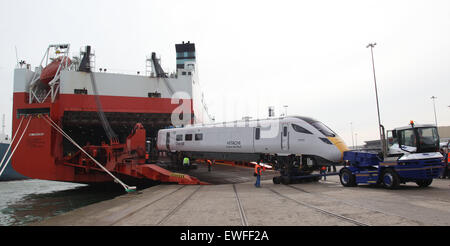 PICS FILE: Southampton, Hampshire, Regno Unito. Xii marzo, 2015. Il governo è oggi prevede di annunciare che un miliardo di sterline progetto destinato a rivoluzionare i servizi ferroviari su Great Western mainline è in ritardo e massicciamente sui budget. Essa potrebbe significare una flotta di Giapponese di stile bullet treni sono in ritardo nel servizio, costringendo i passeggeri a subire il sovraffollamento per un tempo più lungo del previsto. Credito: Jason Kay/Alamy Live News Foto Stock