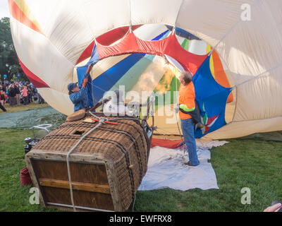 WINDSOR, CA/USA - giugno 20, 2015: venticinquesima edizione Sonoma County Mongolfiera Classic è un evento annuale in cui è possibile sperimentare ba Foto Stock