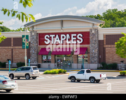 Punti metallici di forniture per uffici a Gainesville, Virginia, Stati Uniti d'America Foto Stock