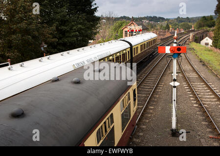 Regno Unito, Inghilterra, Worcestershire, Bewdley, Severn Valley Railway, treni in livrea GWR alla stazione Foto Stock