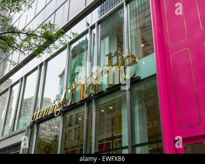 Affascinante charlie, abbigliamento donna store, ingresso sulla Fifth Avenue, New York Foto Stock