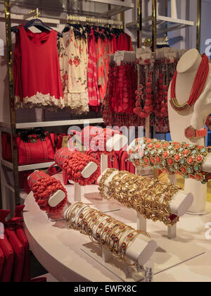 Affascinante Charlie, abbigliamento donna, Fifth Avenue, New York Foto Stock