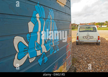 Un bianco Austin Mini Cooper mk2 nella condizione originale. Foto Stock