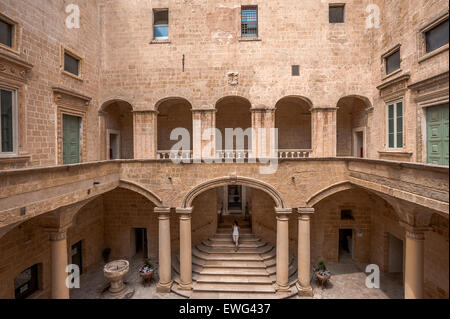 Italia Puglia Francavila Fontana castello imperiale cortile Foto Stock