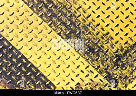 Grunge nero e giallo ferro sullo sfondo di superficie Foto Stock