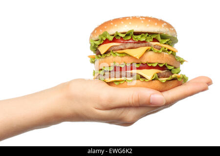 Mano trattiene grandi hamburger su sfondo bianco di close-up Foto Stock
