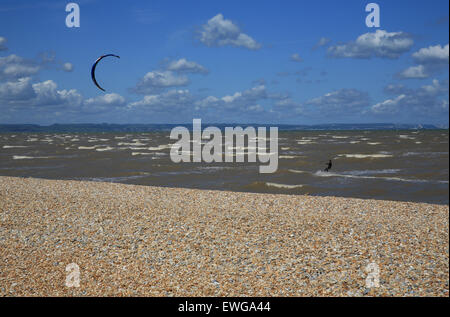 Il Greatstone spiaggia di ciottoli a Dungeness Riserva Naturale Nazionale, nel Kent, England, Regno Unito Foto Stock