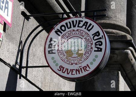 Art Nouveau Souvenir Shop segno a Riga Foto Stock