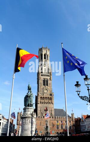 Luogo di mercato e Belfort campanile di Bruge city centre Foto Stock