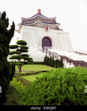 Chiang Kai-shek Memorial Hall all'alba. Taipei, Taiwan. Asia. Foto Stock