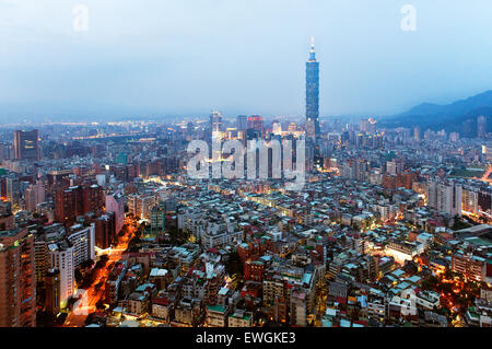 Taipei 101 building al crepuscolo. Taiwan Foto Stock