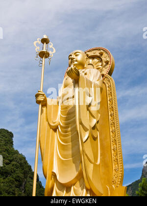 Ti Tsang statua a Hsiang-te tempio trovanella Taroko Gorge Taiwan Foto Stock