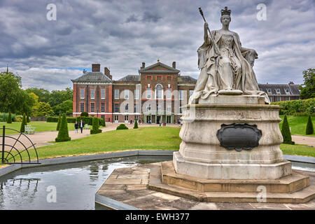 Kensington Palace è una residenza reale impostato in Kensington Gardens, nel Royal Borough di Kensington e Chelsea a Londra Foto Stock