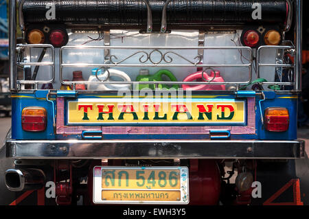 Vista posteriore di una sosta di tuk-tuk, Bangkok, Thailandia Foto Stock