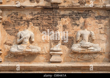 Headless statue di Buddha a Wat Jed Yod, Chiang Mai, Thailandia Foto Stock