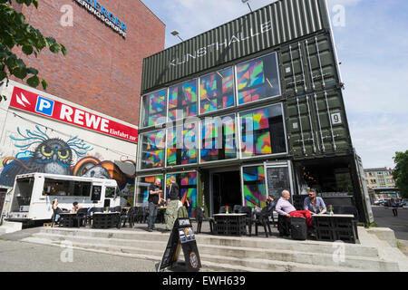 Plotone Kunsthalle art center costruito da contenitori di spedizione in Prenzaluer Berg a Berlino Germania Foto Stock