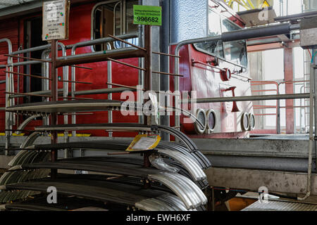 Neuseddin, Germania, treno merci locomotiva elettrica nel DB lavori di manutenzione Neuseddin Foto Stock