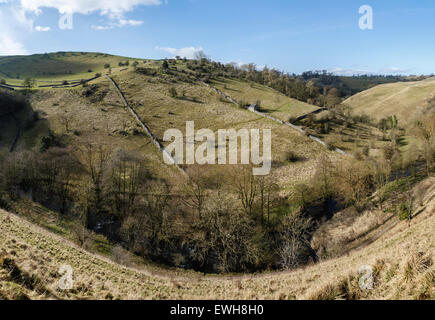 Colomba Valley vicino a Milldale, Parco Nazionale di Peak District, Derbyshire Foto Stock