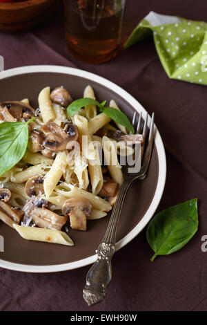 Nutriente Pasta con funghi, cibo Foto Stock